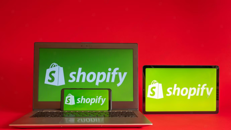 Shopify adalah salah satu CMS E-Commerce terbaik. Berikut ini beberapa keuntungan Shopify jika digunakan untuk toko online bisnis Anda.